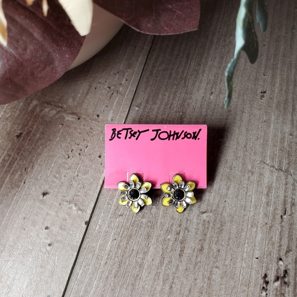 NWT Betsey Johnson Vintage Critters Collection Yellow and Black Flower Earrings - Picture 10 of 11